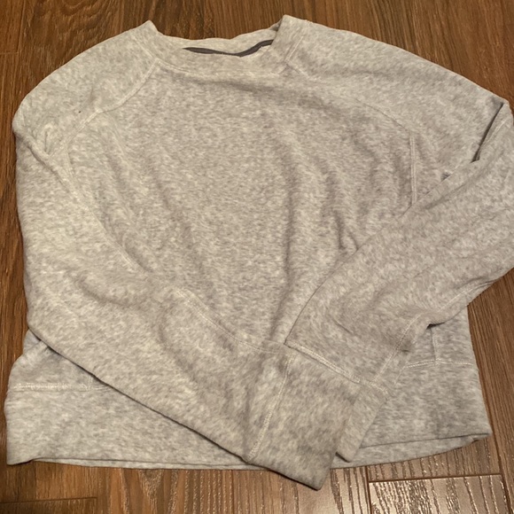 Super soft lululemon cropped velour sweater sz 4 - Picture 2 of 3